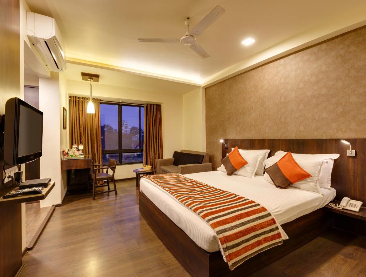 Regenta Place Raysons Kolhapur Exterior photo
